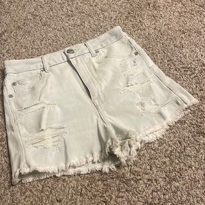 American Eagle Curvy Hi-rise shortie, size 6, light wash NWT